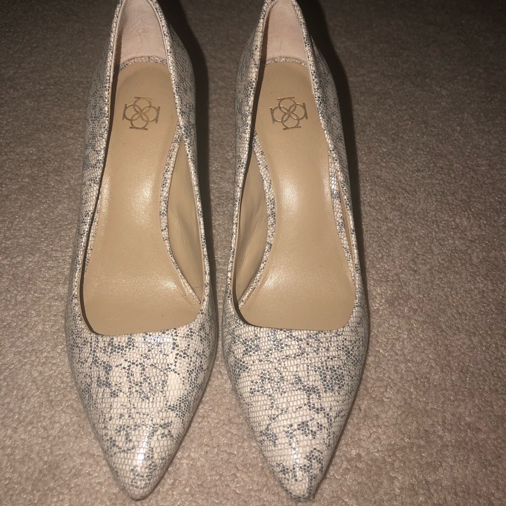 Ann Taylor White Snakeskin Pointed Toe Heel